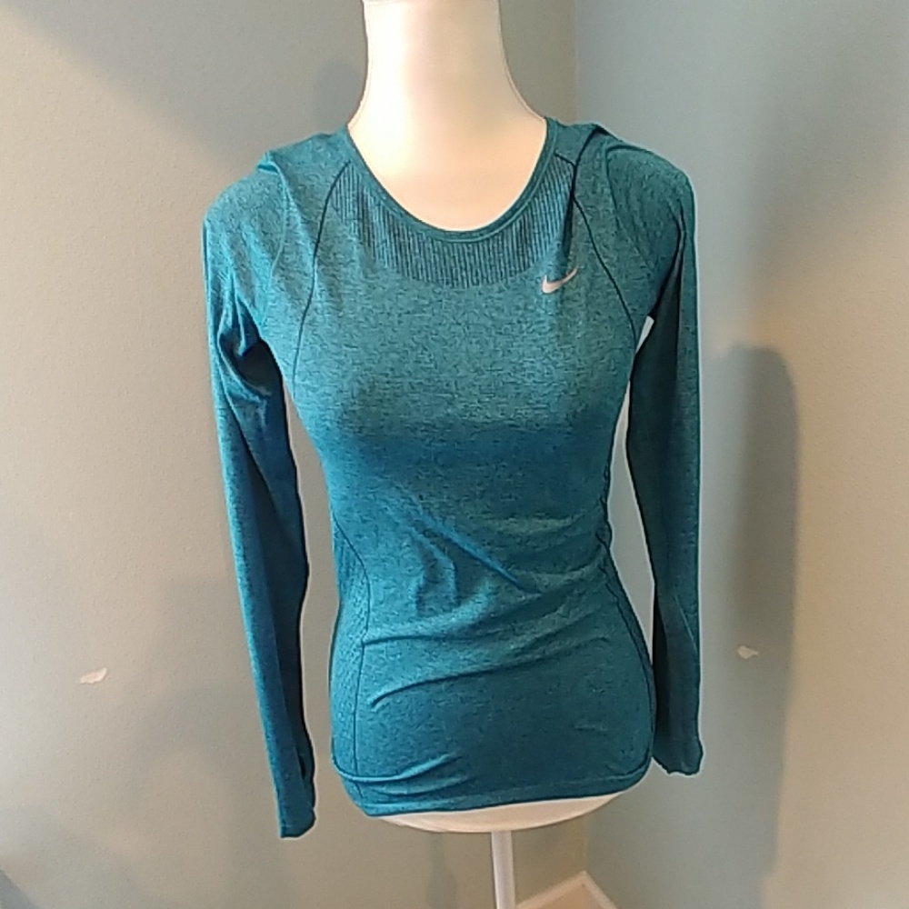 Nike dri-fit top